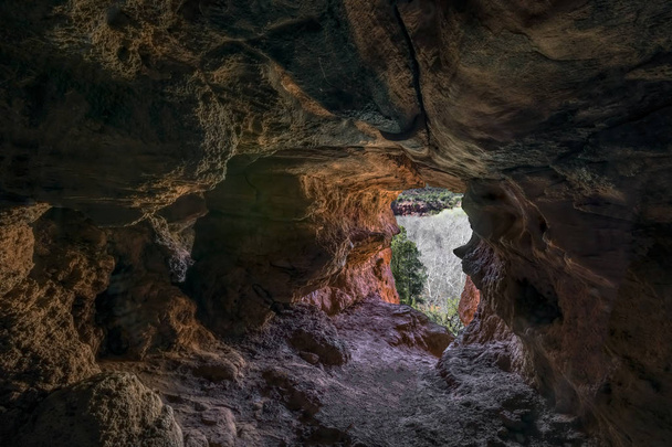 セドナの近くの風の洞窟 - 写真・画像