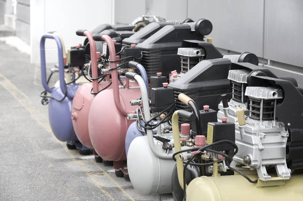 Viele neue Druckpumpen für Luftkompressoren aus nächster Nähe Foto - Foto, Bild