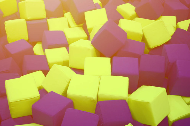 De nombreux blocs mous colorés dans une salle de bal pour enfants sur une aire de jeux
 - Photo, image