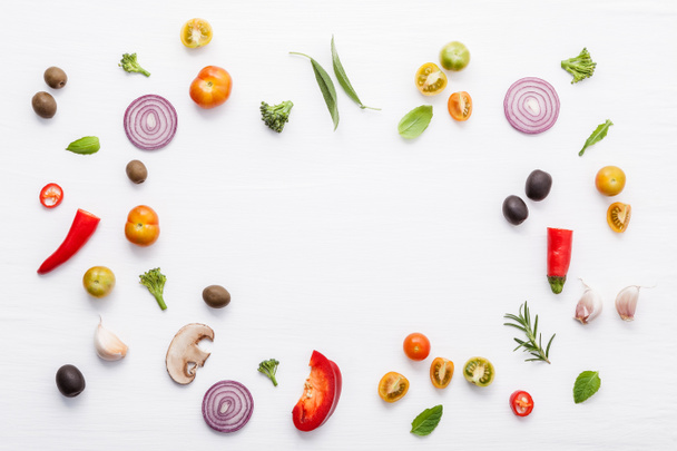 Various fresh vegetables and herbs on white background.Ingredients for cooking concept sweet basil ,tomato ,garlic ,pepper and onion with flat lay. - Fotoğraf, Görsel