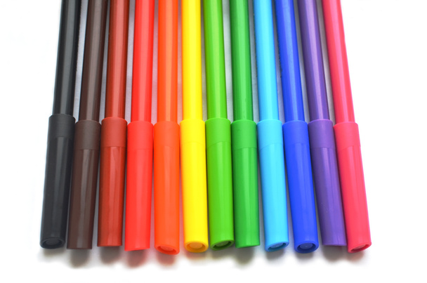 Разноцветные маркеры на белом фоне - Фото, изображение
