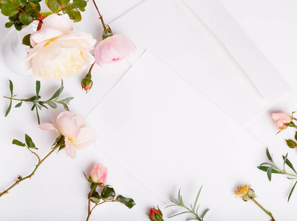 Letter, pen and white envelope on white background with pink english rose. Invitation cards or love letter. Birthday, Mother's, Valentines, Women's, Wedding Day concept. - 写真・画像