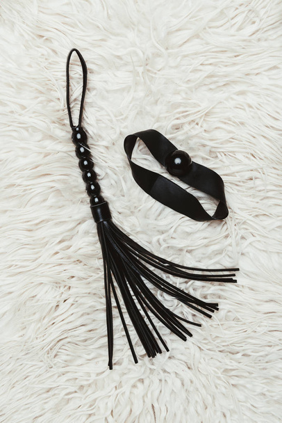 Black leather whip and ball gag - Fotoğraf, Görsel