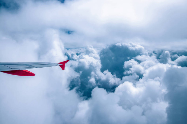 Αναταράξεις, ταξίδι μέσω του αέρα άνεμος, σύννεφα καταιγίδας - Φωτογραφία, εικόνα