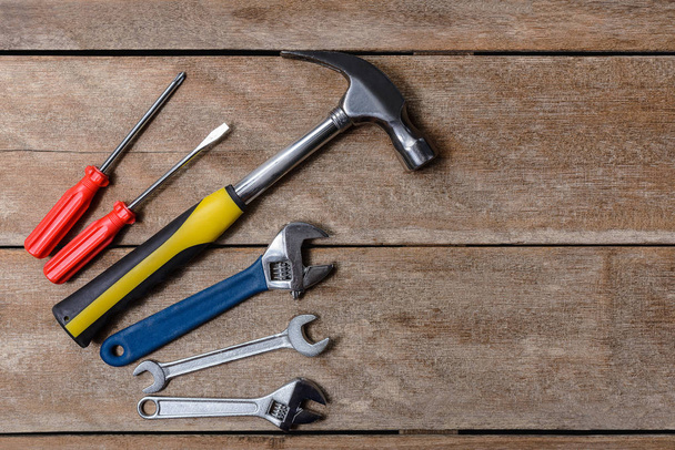 Trousse à outils, Jeu d'outils mécaniques marteau, clé, tournevis
. - Photo, image
