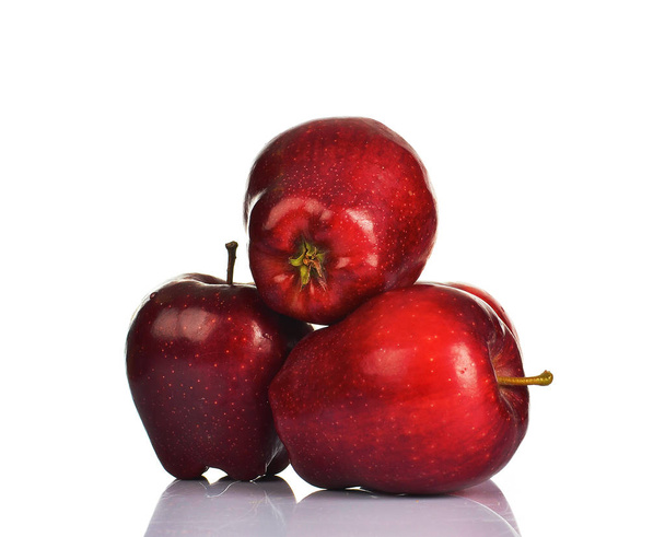 Червоні яблука ізольовані на білому
 - Фото, зображення