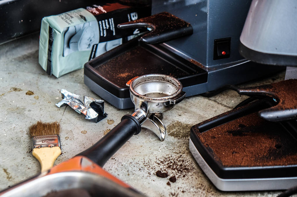 カフェ バリスタ コーヒーの準備機、食べ物と飲み物産業を作る - 写真・画像