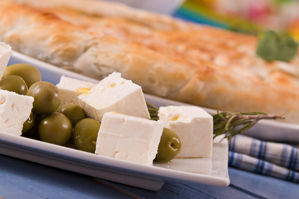 Torta de espinafre grego com queijo feta
.  - Foto, Imagem