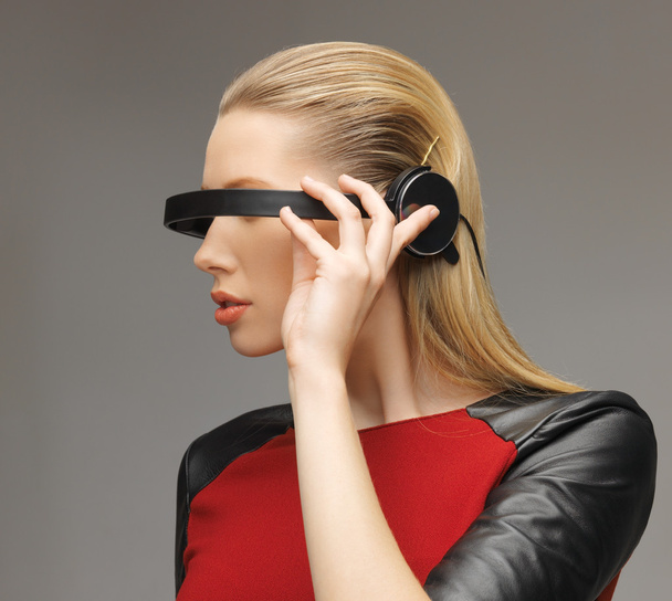 Woman with futuristic glasses - Fotoğraf, Görsel