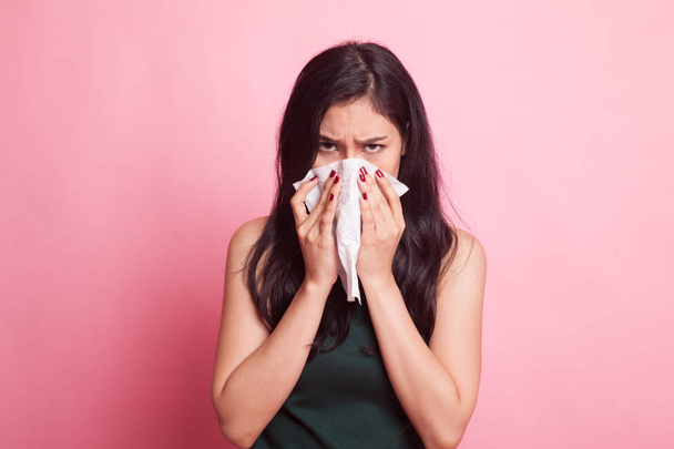 Young Asian woman got sick and flu. - Foto, afbeelding