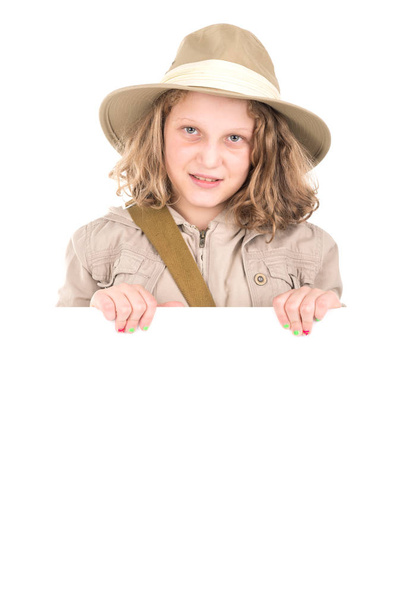 Meisje in safari kleding - Foto, afbeelding