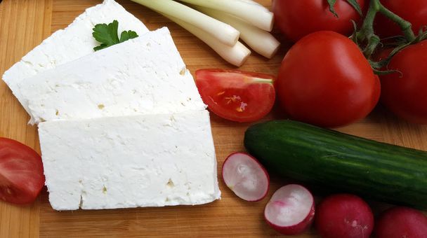White cheese with vegetables - Φωτογραφία, εικόνα