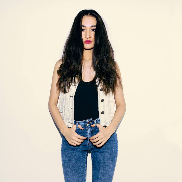 Brunette Model in fashion jeans outfit. Casual fashion - Фото, изображение