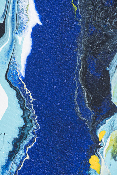 Abstract creative texture with white and blue oil paint - Foto, Imagen