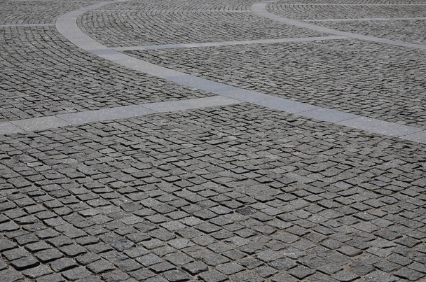 La textura de la losa de pavimentación (adoquines) de muchas piedras pequeñas de forma cuadrada bajo la luz del sol brillante
 - Foto, imagen