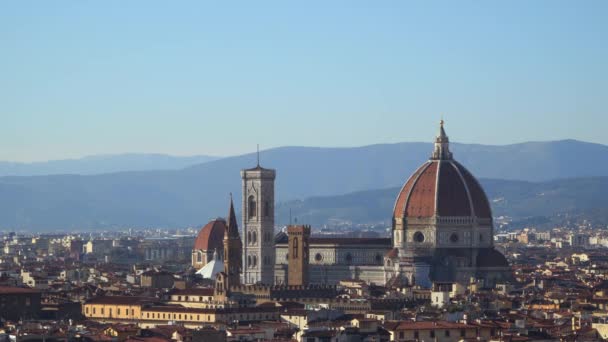 Cattedrale di Santa Maria del Fiore. Uitzicht op de kathedraal van de heuvel van Michelangelo. - Video