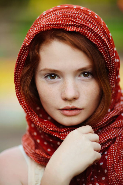 Young woman outdoors portrait - Zdjęcie, obraz