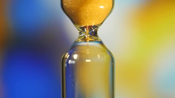 Hourglass. Super Close-up View of Sand Flowing Through an Hourglass. - Filmagem, Vídeo