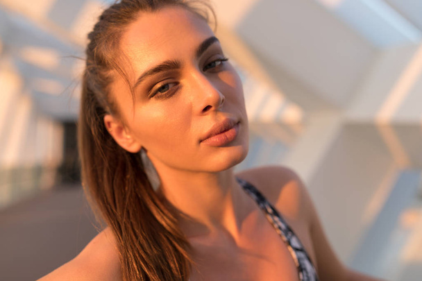 Close-up portrait of beautiful woman in the sunlight at sunset. - 写真・画像