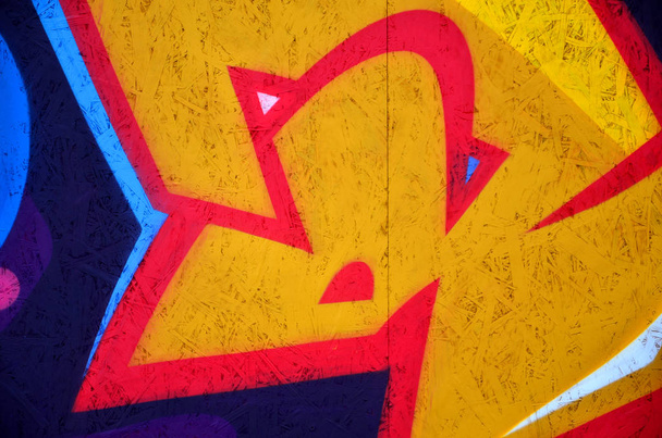 Kaunis katutaidegraffiti. Abstrakti väri luova piirustus muoti värit kaupungin seinille. Kaupunkien nykykulttuuri. Otsikko maali seinillä. Kulttuuri nuorten protesti
 - Valokuva, kuva