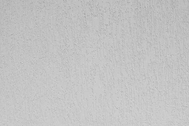Fragmento de una pared enlucida en estilo escarabajo de corteza, color gris, muestra, fachadas de casas
 - Foto, Imagen