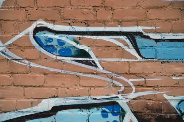 Straatkunst. Kleurrijke graffiti aan de muur. Fragment voor achtergrond. Abstract detail van een graffiti - Foto, afbeelding