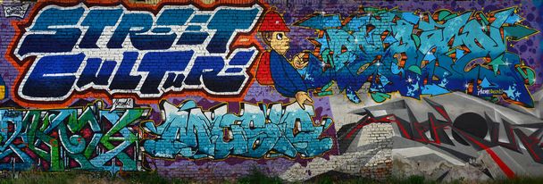 Un'immagine dettagliata del disegno dei graffiti. Uno sfondo concettuale street art con una lettera colorata graffiti con la parola "Street culture", "Brake" e "Musica
" - Foto, immagini