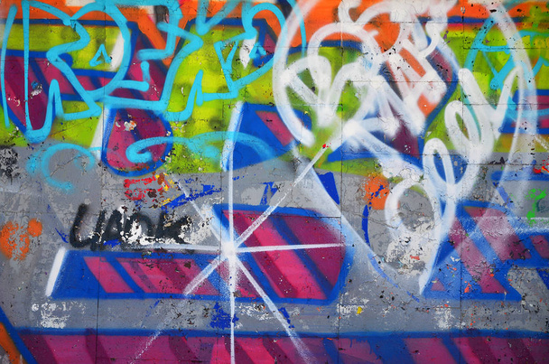 Fragmento de un dibujo de graffiti de color antiguo en la pared. Imagen de fondo como ilustración de arte callejero, vandalismo y pintura mural con pintura en aerosol
 - Foto, Imagen