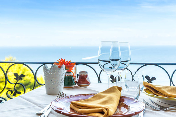 Restaurant table overlooking the sea on the Amalfi coast in Ital - 写真・画像