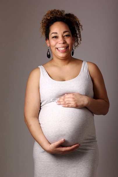 Portrait of a beautiful pregnant woman - Фото, зображення