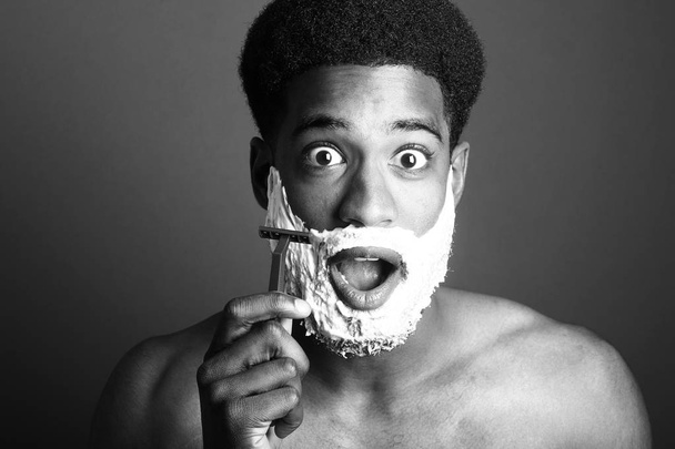 Portrait of a man shaving - 写真・画像