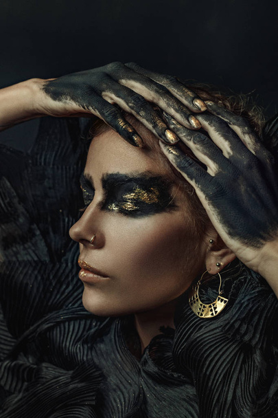 conceptual portrait of beautiful fashion look woman dark make up - Foto, afbeelding