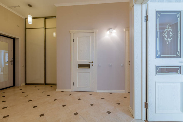 Empty bright entrance in modern apartment with mirror - Fotó, kép