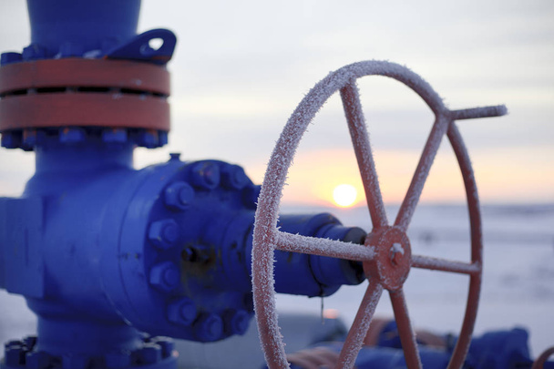 Oil, gas industry. Group wellheads and valve armature , Gas valve, Gas well of high pressure - Valokuva, kuva