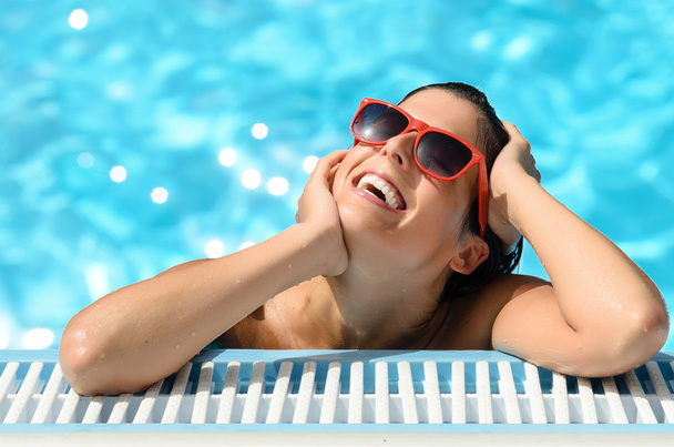 Woman pleasure and happiness of hot summer in pool resort - Fotoğraf, Görsel