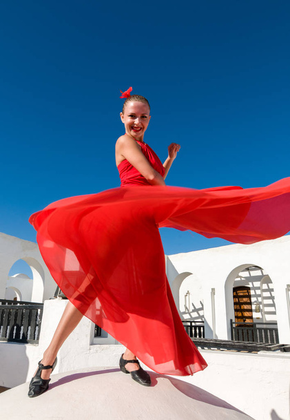 Flamenco dancer leaping - Valokuva, kuva