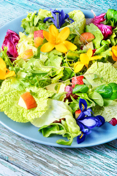 Edible flowers salad - Photo, Image