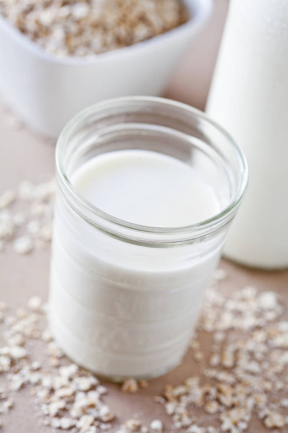 vidro de leite de aveia
 - Foto, Imagem