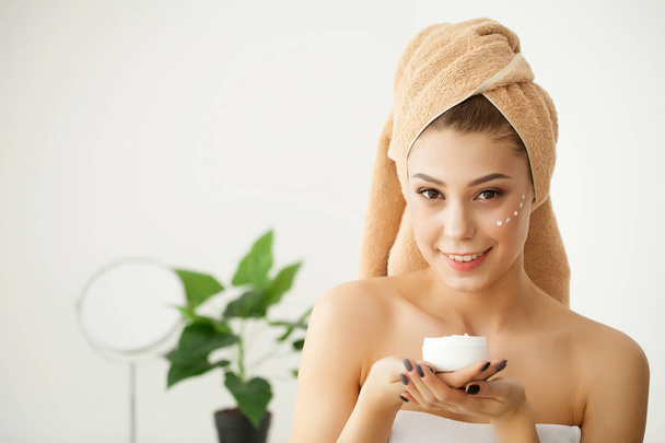 Skin care. Studio shot of beautiful young woman applying moistur - Photo, Image