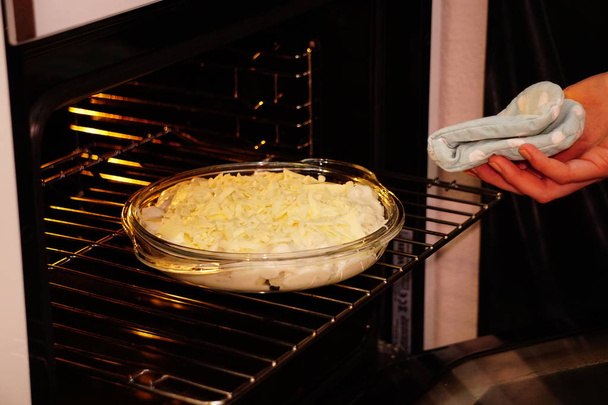 Bechamelsaus Sauced bloemkool gekookt aan huis Candid afbeeldingen - Foto, afbeelding