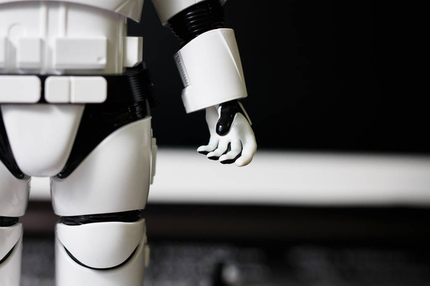 Modern white futuristic humanoid robot close up shot - Foto, imagen