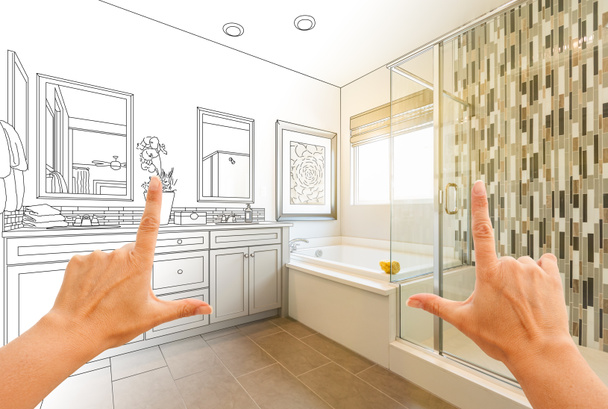 Mãos que emolduram o desenho feito sob encomenda do banheiro principal e a gradação da foto
 - Foto, Imagem