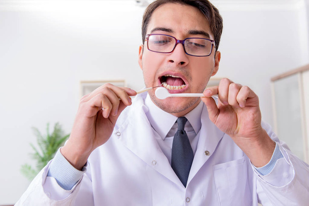 Dentista em conceito médico no hospital - Foto, Imagem