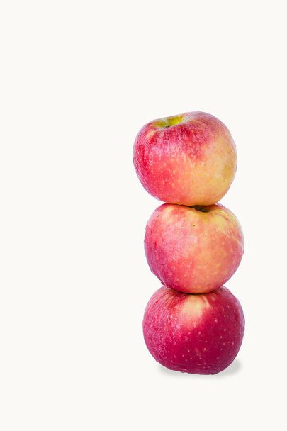 fruta de maçã vermelha no fundo branco - Foto, Imagem