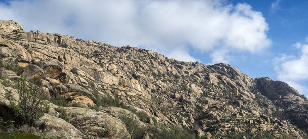 Formations rocheuses granitiques à La Pedriza, Parc National des Montagnes de Guadarrama, province de Madrid, Espagne
 - Photo, image