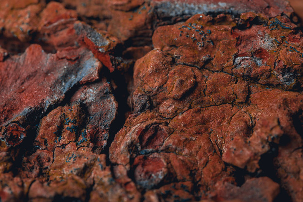Την επιφάνεια του πλανήτη Άρη. Κόκκινο χρώμα του εδάφους με λεπτομέρειες, ορυκτά και ζωντανών οργανισμών σε αυτό.  - Φωτογραφία, εικόνα