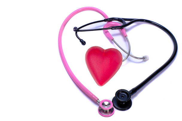 due stetoscopi e un cuore, isolati su sfondo bianco, amore, concetto di San Valentino
 - Foto, immagini