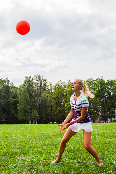 Woman playing volleyball - Foto, afbeelding