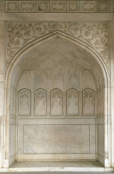 Detalle del patrón de talla en piedra del Fuerte Rojo en Agra. Uttar Pradesh, India
. - Foto, imagen