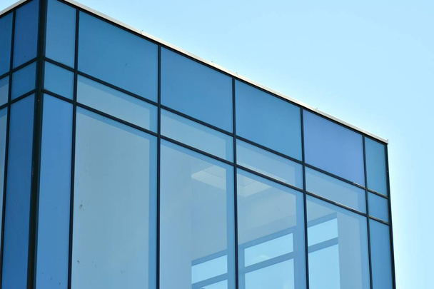 Arquitectura moderna, vidrio y acero. Diseño arquitectónico abstracto
. - Foto, imagen